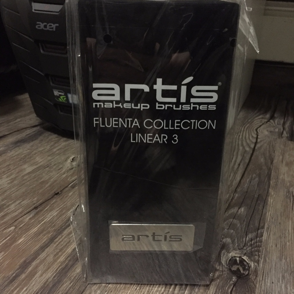 ARTIS Fluenta Linear3 Brush lux gift magnetic box